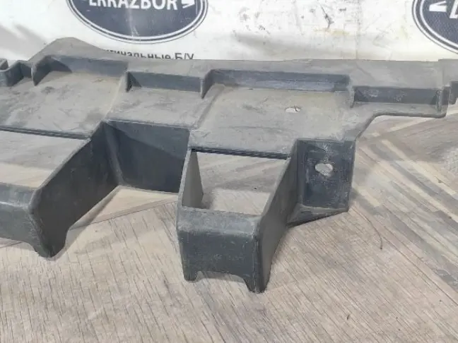 Кронштейн бампера правый Range Rover Sport L320