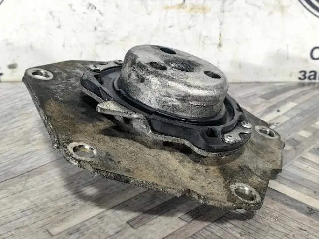 Помпа охлаждения Land Rover Freelander 2 3.2