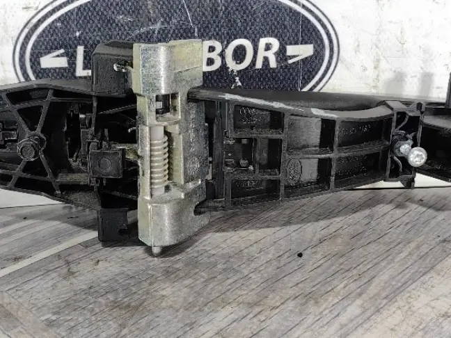 Ручка задняя левая Land Rover Freelander 2 L359