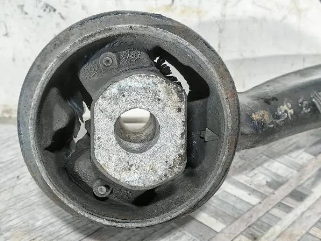 Рычаг передний нижний левый Range Rover L322