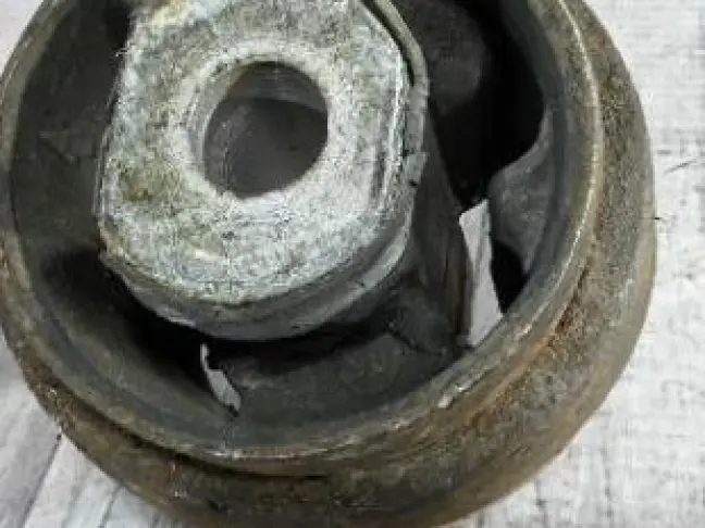 Рычаг передний нижний правый Range Rover L322