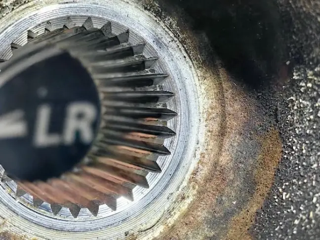 Кулак задний левый Range Rover L322 02-09