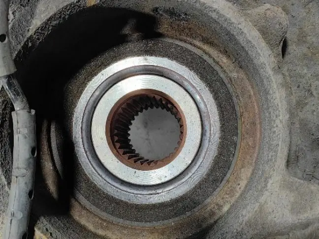 Кулак задний левый Range Rover L322 02-09