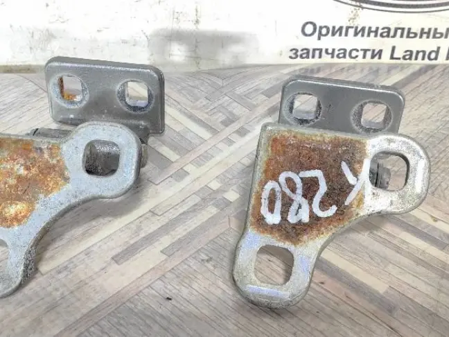 Петли двери перед  левая Range Rover 3 L322 02-12