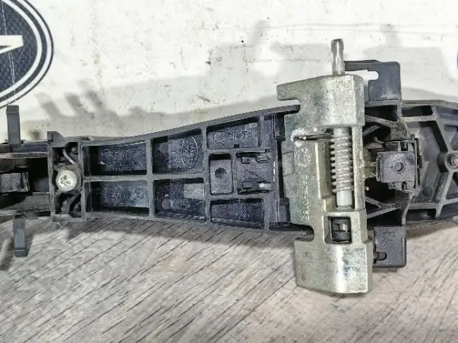 Ручка задняя левая Land Rover Freelander 2 L359