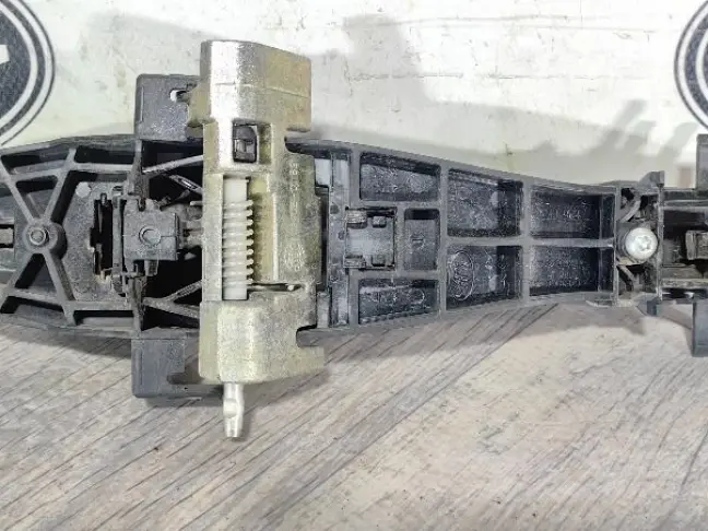 Ручка задняя левая Land Rover Freelander 2 L359