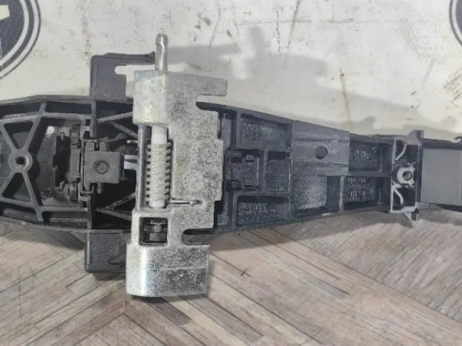 Ручка передняя правая Land Rover Freelander 2 L359