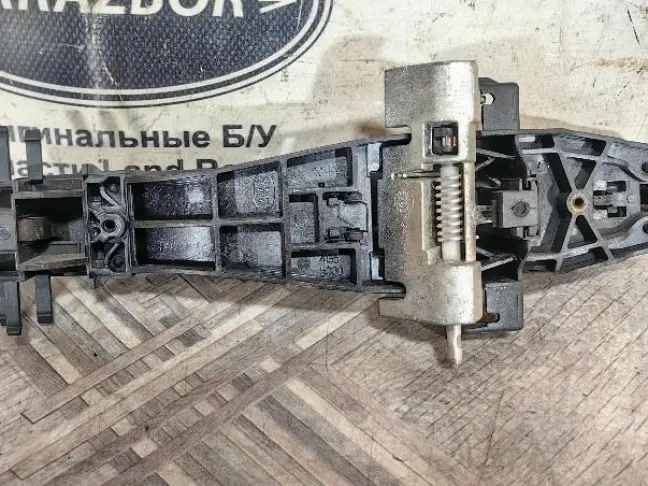 Ручка передняя правая Land Rover Freelander 2 L359