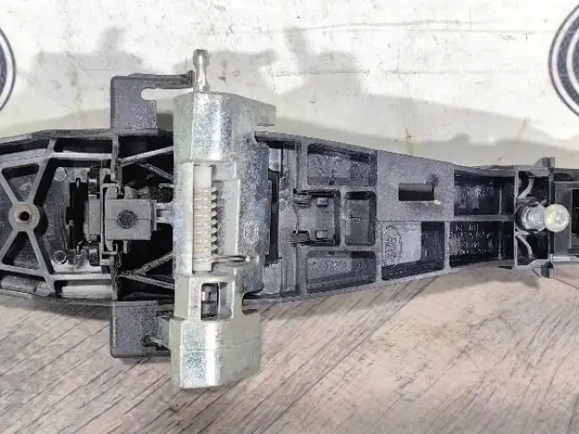 Ручка передняя правая Land Rover Freelander 2 L359