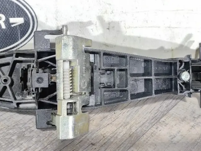 Ручка передняя правая Land Rover Freelander 2 L359