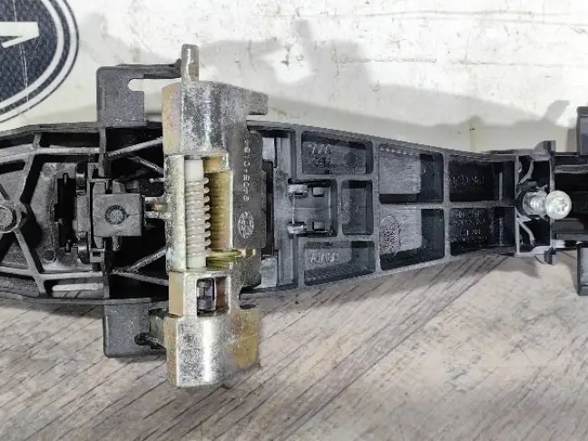 Ручка передняя правая Land Rover Freelander 2 L359