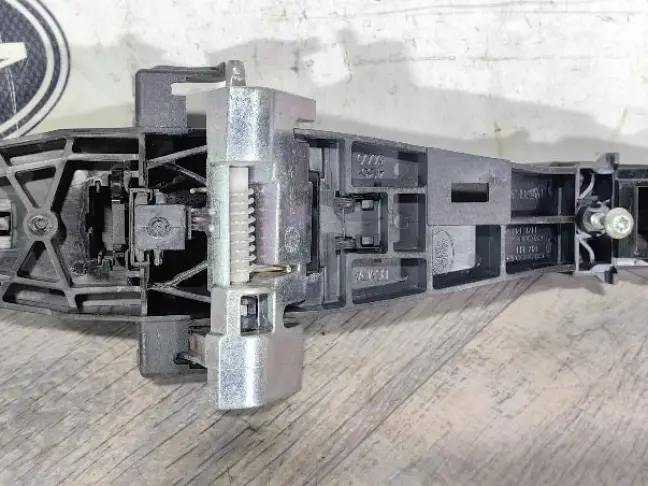 Ручка передняя правая Land Rover Freelander 2 L359