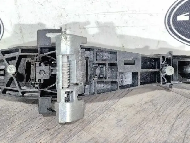 Ручка задняя правая Land Rover Freelander 2 L359