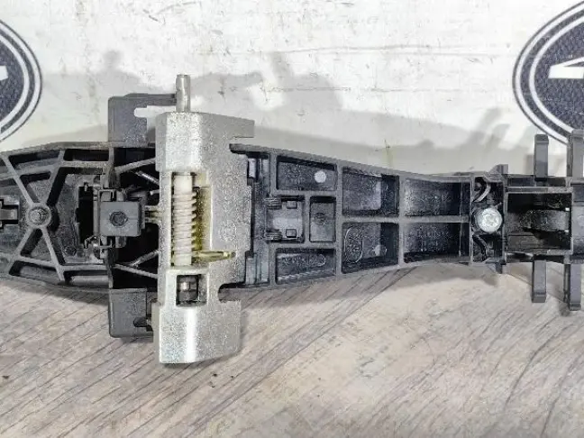 Ручка задняя правая Land Rover Freelander 2 L359