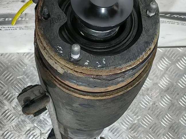 Стойка в сборе правая передняя Range Rover 3 L322