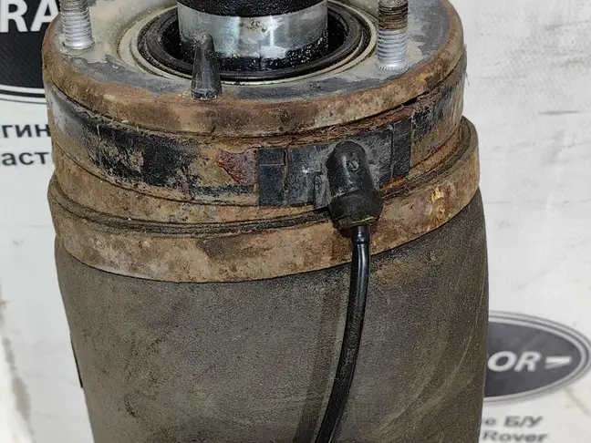 Стойка в сборе левая передняя Range Rover 3 L322