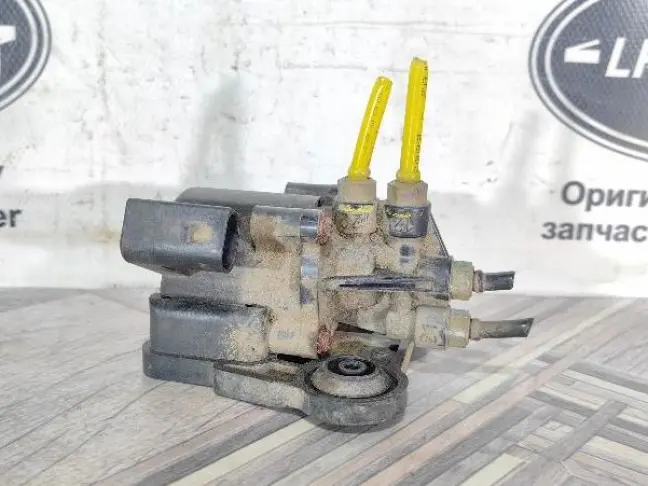 Блок клапанов подвески задний Range Rover L322