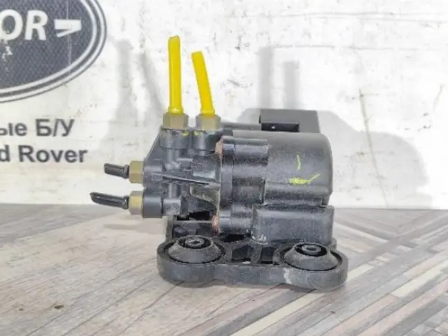 Блок клапанов подвески задний Range Rover L322