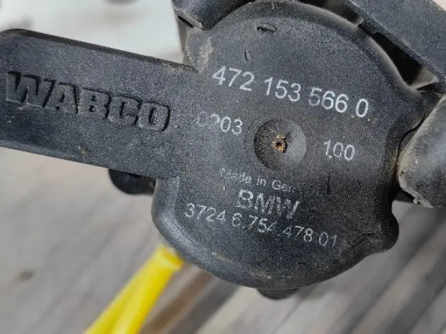 Блок клапанов подвески задний Range Rover L322