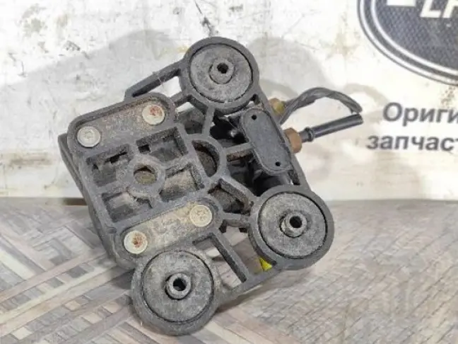 Блок клапанов подвески передний Range Rover L322