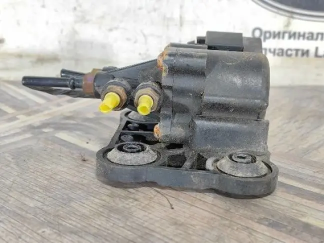 Блок клапанов подвески передний Range Rover L322