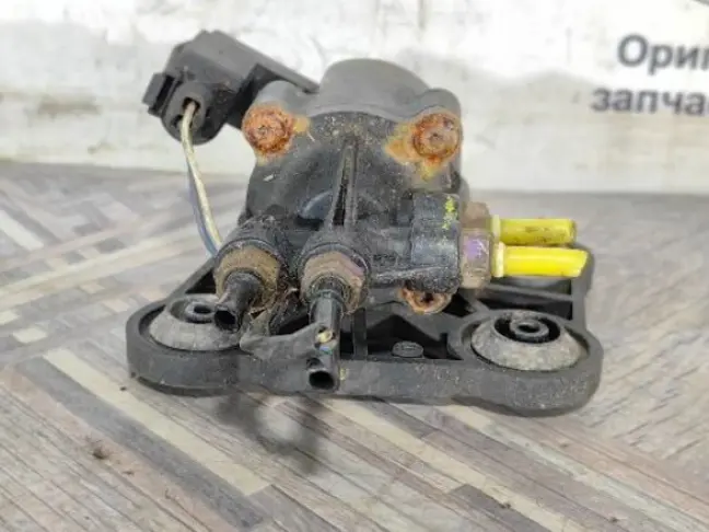 Блок клапанов подвески передний Range Rover L322