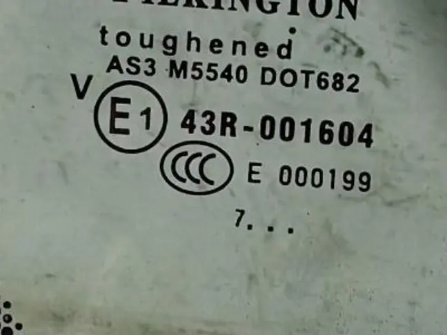 Стекло багажника левое Land Rover Freelander 2