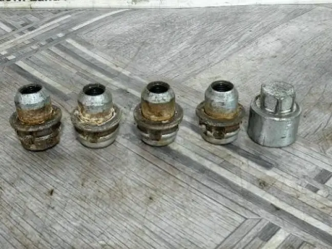 Секретка на колеса комплект Range Rover L322 L320