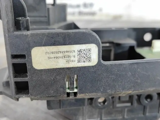 Кронштейн шлейфа Land Rover Freelander 2 2.2