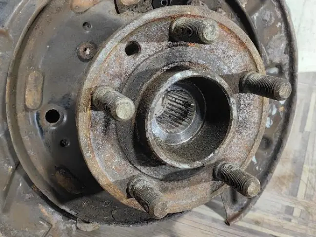 Кулак задний левый Land Rover Freelander 2 2.2