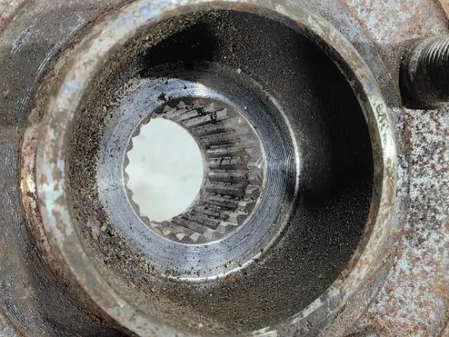 Кулак задний левый Land Rover Freelander 2 2.2