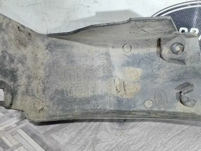 Молдинг крыла левый Land Rover Freelander 2 2.2