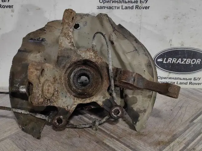 Кулак передний правый Range Rover L322 02-09