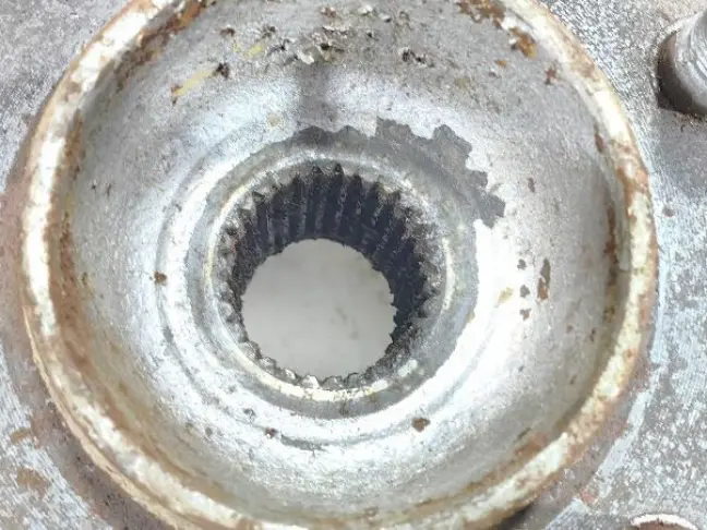 Кулак передний правый Range Rover L322 02-09