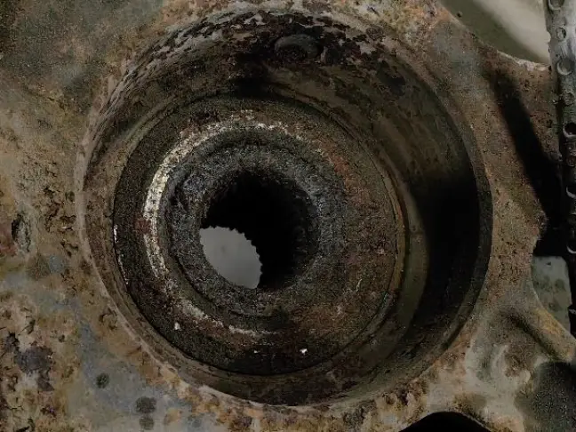 Кулак передний правый Range Rover L322 02-09