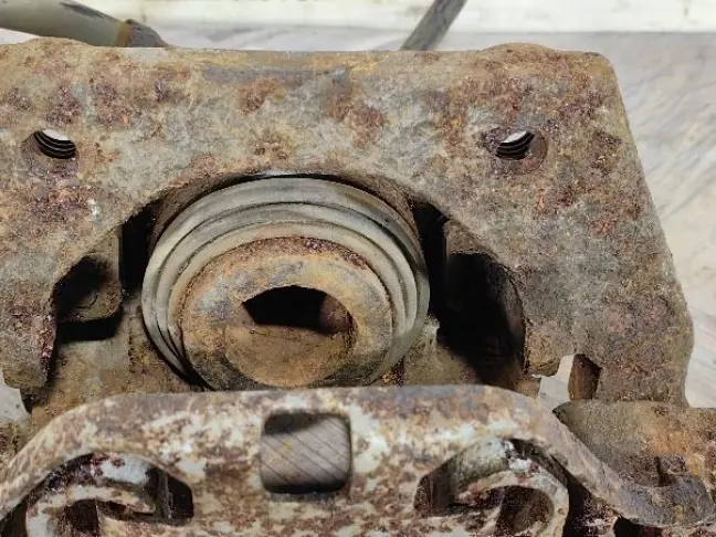 Суппорт задний правый Range Rover L322 4.4 M62 286