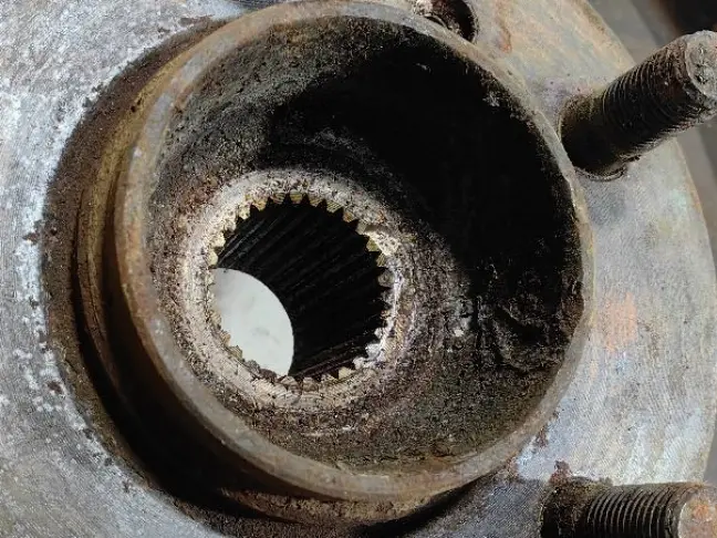 Кулак задний правый Range Rover L322 02-09