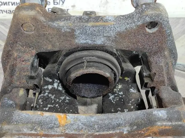 Суппорт задний левый Range Rover Sport L320