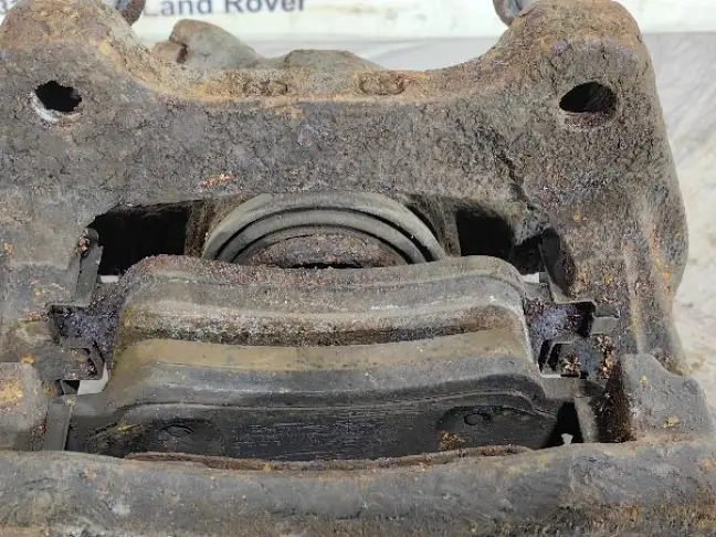 Суппорт левый задний Land Rover Sport L320