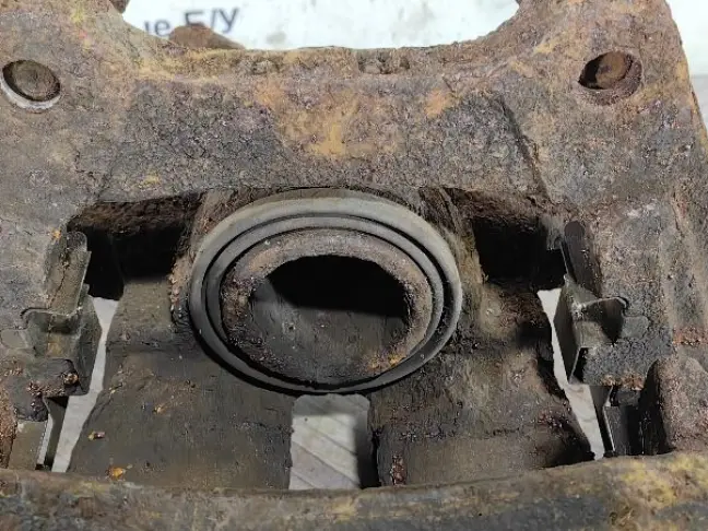 Суппорт левый задний Land Rover Sport L320