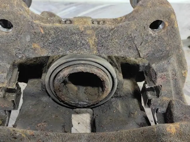 Суппорт левый задний Land Rover Sport L320