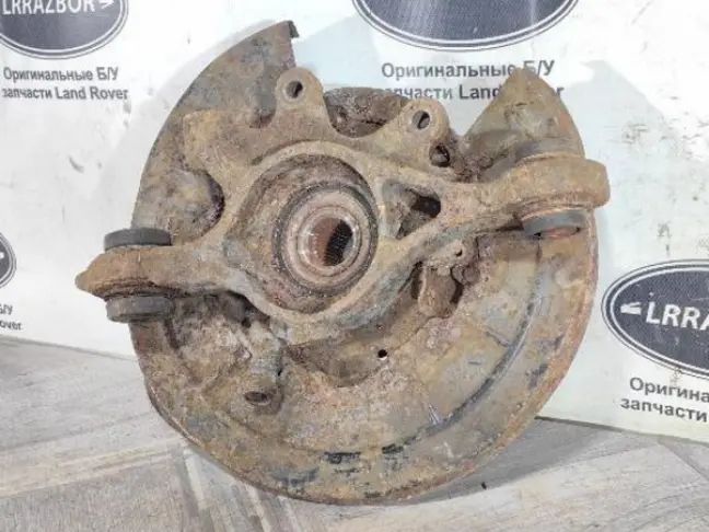 Кулак задний левый Range Rover Sport L320