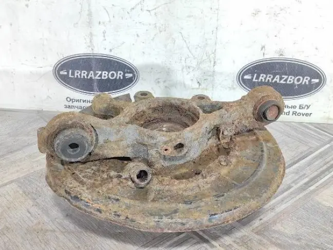 Кулак задний левый Range Rover Sport L320
