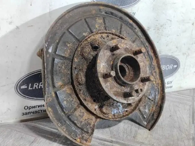 Кулак задний левый Range Rover Sport L320