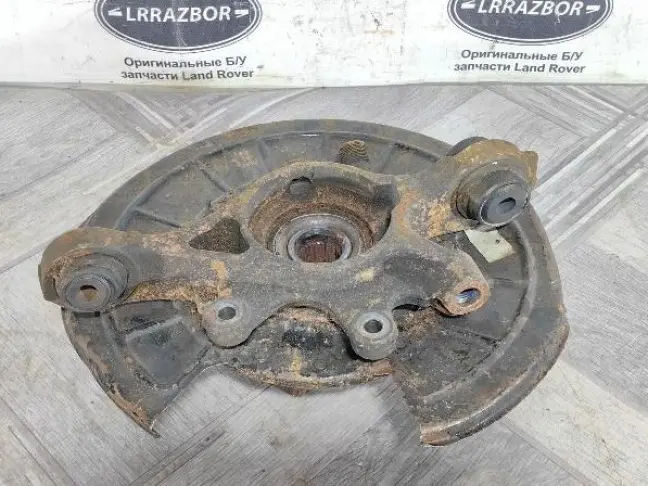 Кулак задний левый Range Rover Sport L320