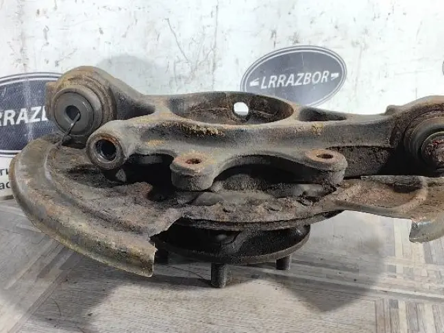 Кулак задний правый Range Rover Sport L320