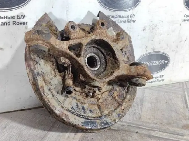Кулак задний правый Range Rover Sport L320