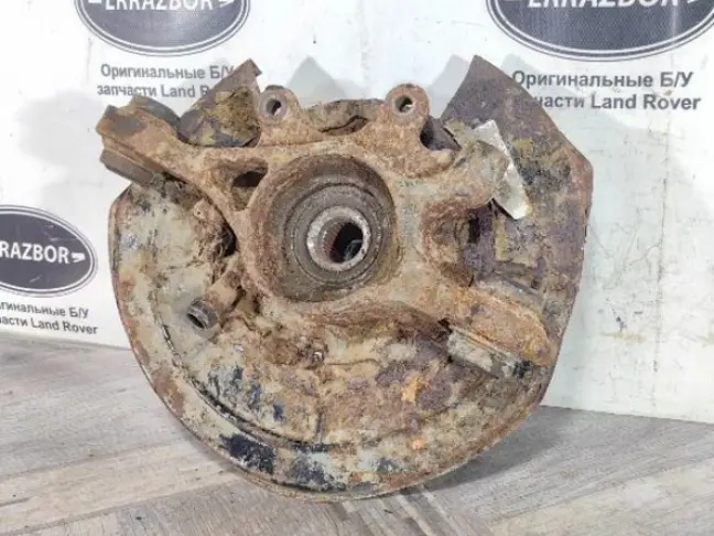 Кулак задний правый Range Rover Sport L320