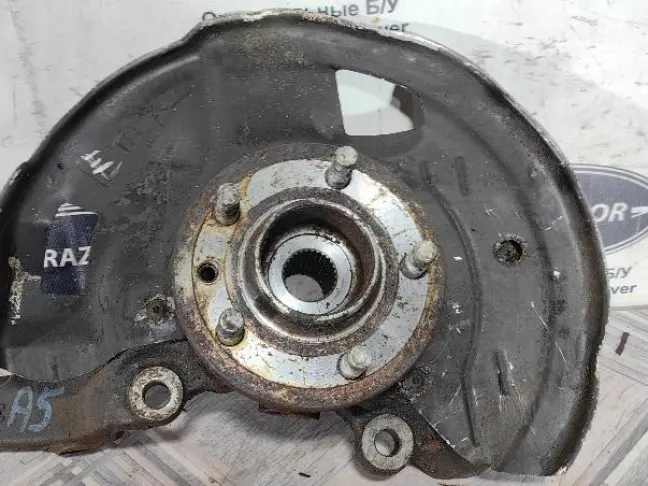 Кулак передний правый Range Rover Sport L320 09-13