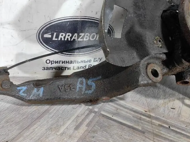 Кулак передний правый Range Rover Sport L320 09-13